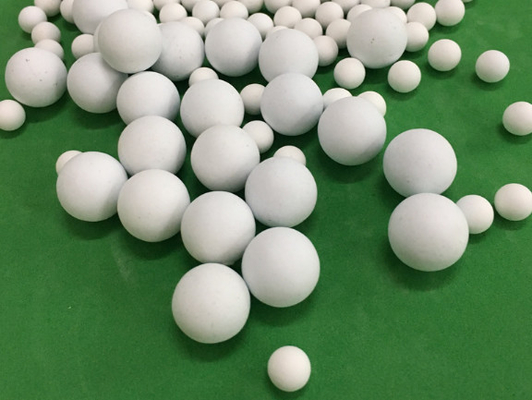 92% Alumina Ceramic Grinding Ball Spherical Shape With High Purity