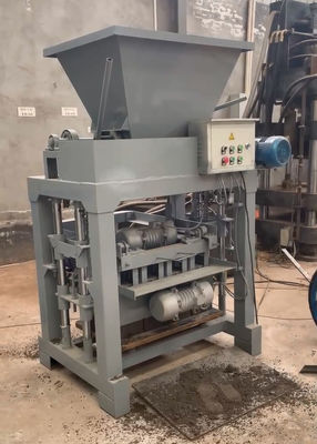 छोटी एक्सट्रूडर डीजल इंजन ईंट बनाने की मशीन 1800 पीस/घंटा