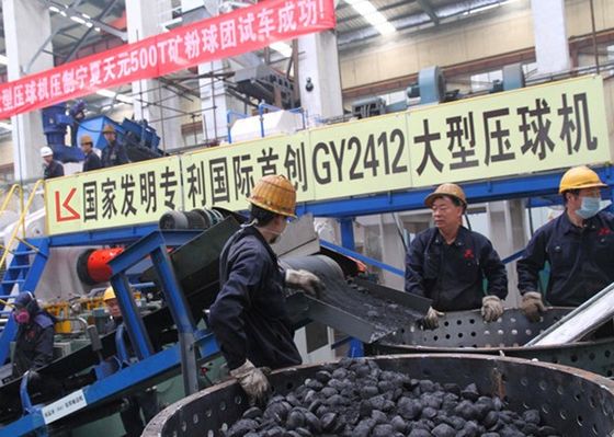 GY1050 50TPH उच्च दबाव ईट मशीन फ्यूमियर और स्पंज लौह अयस्क बॉल प्रेस मशीन फैक्टरी मूल्य